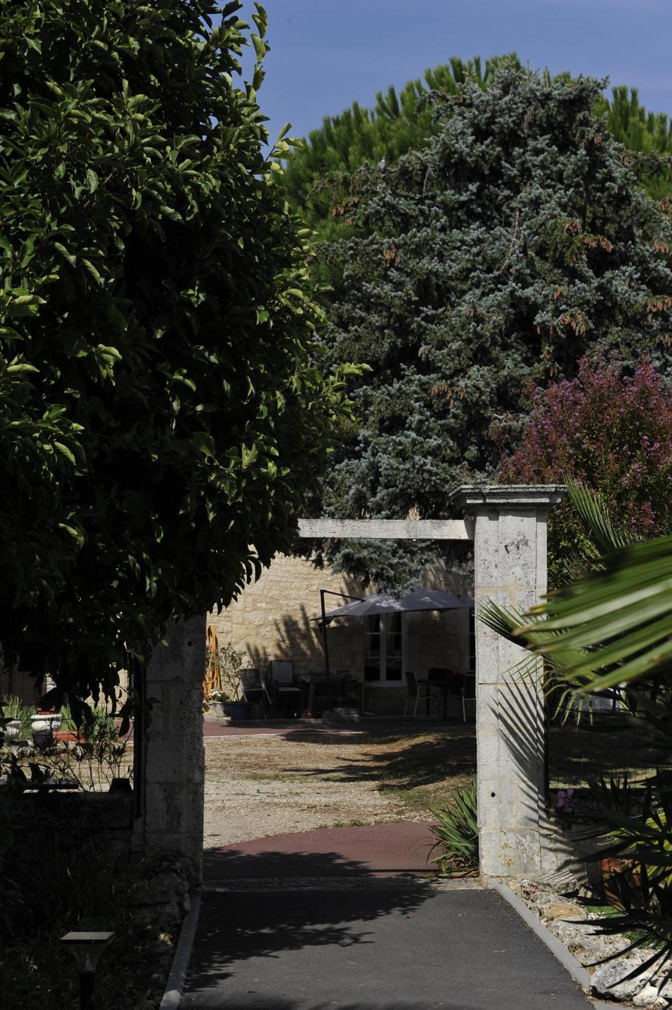Gites Jardin-Darcy - Piscine Au Sel Bois Dış mekan fotoğraf